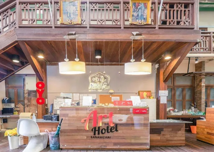 Art Sanamchai Hostal *