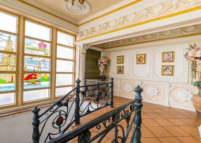 Art Sanamchai Hostal *