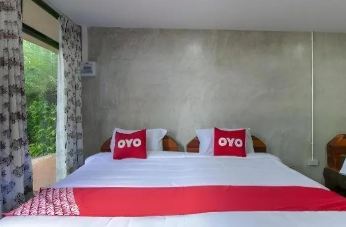 Art Sanamchai Hostal