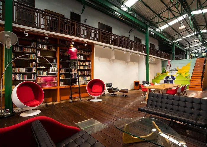Art Sanamchai Hostal Bangkok
