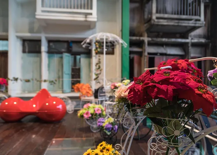 Art Sanamchai Hostal